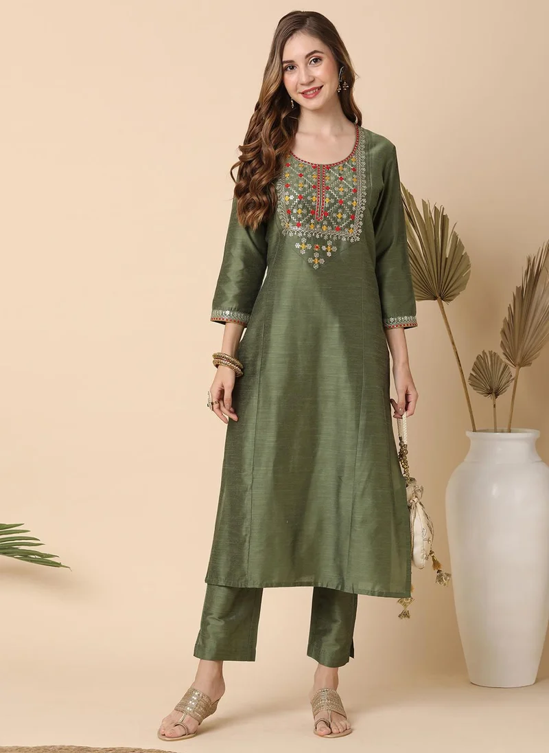 جلو باص Globus Women Green Ethnic Motifs Embroidered Art Silk Sequinned Straight Kurta With Trousers Festive Set